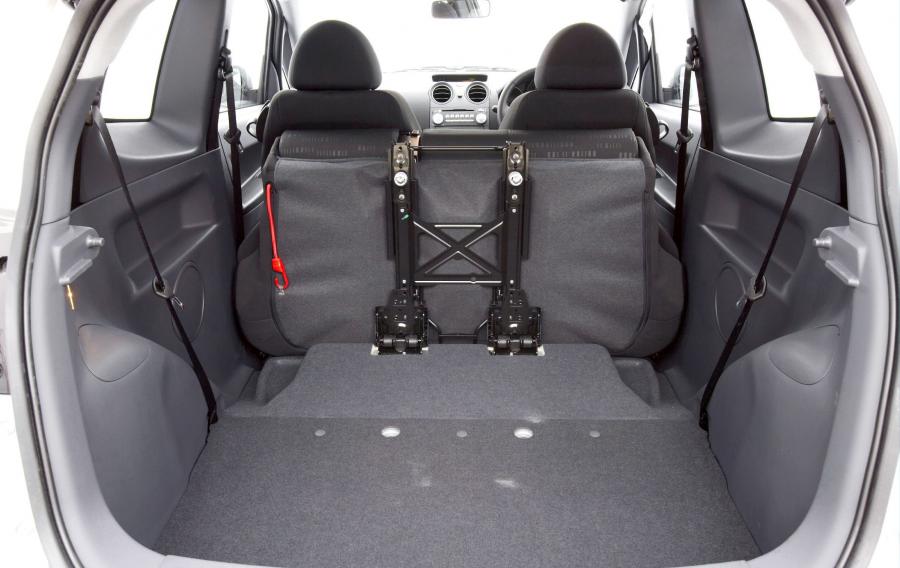  Mitsubishi Colt 3-Door 2004 года  (фото 23 из 55)